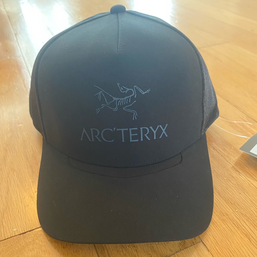 Arc’teryx SnapBack hat (NWT)